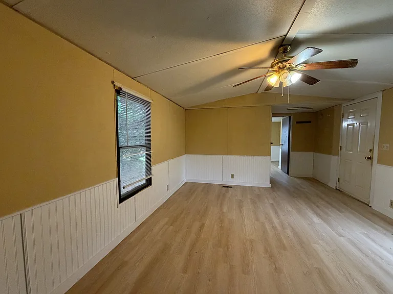4004 Kimberly Ln — Photo 2