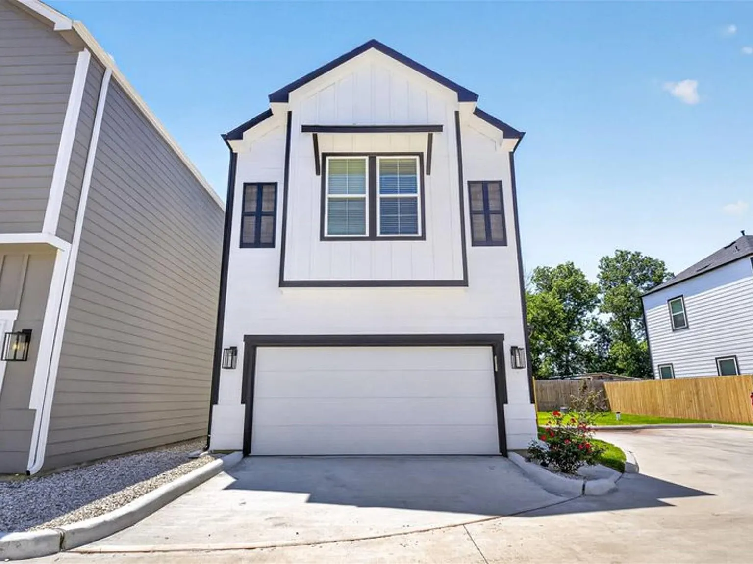 3 bed, 2.5 bath, 1652 sqft, $2,100 — Photo 1