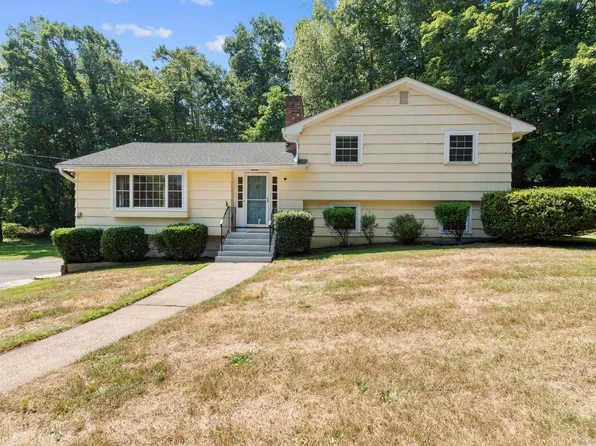 15 Oakgate Drive, Branford, CT 06405