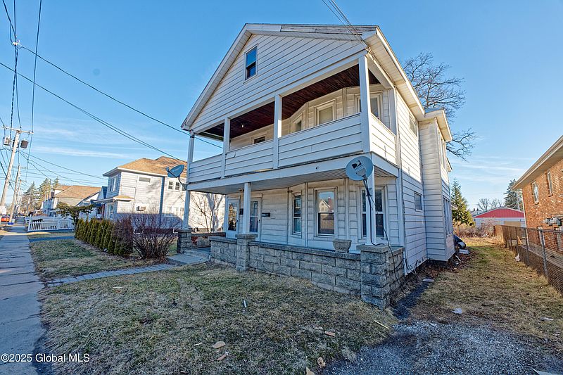 3rd image of 1549 Chrisler Avenue