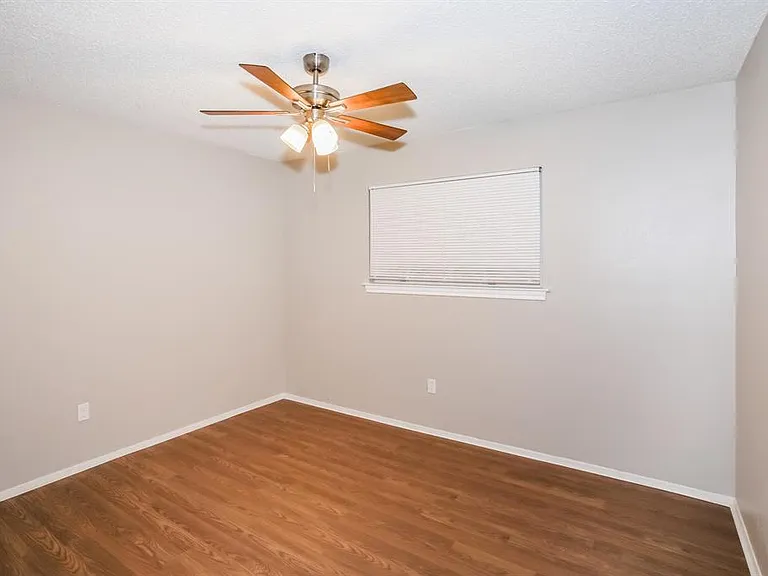 2916 White Oak Ln — Photo 29