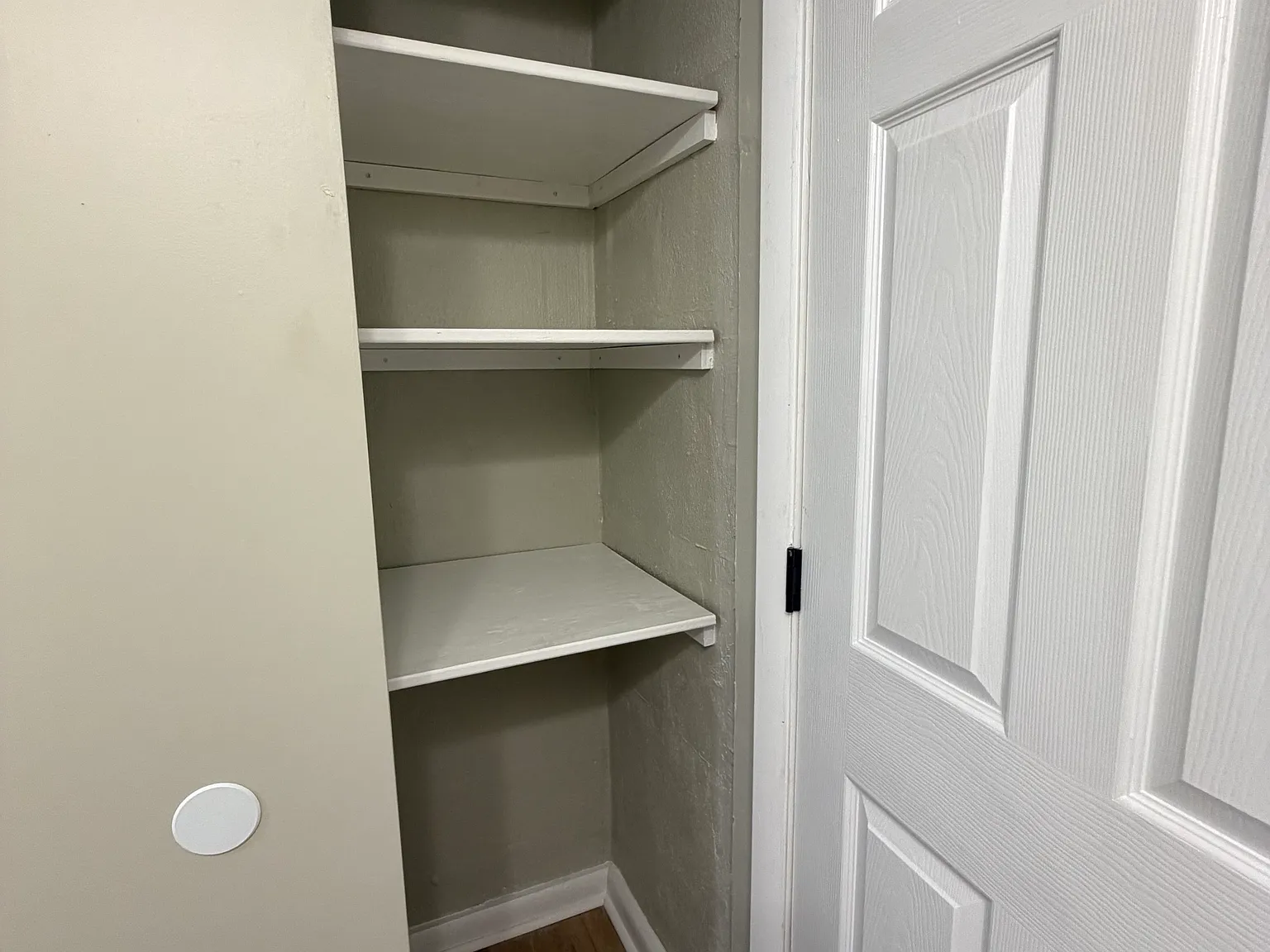 3 bed, 960 sqft, $1,300 — Photo 4