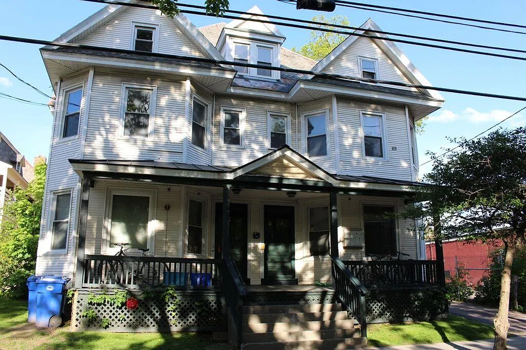 4 bed, $4,180 — Photo 1