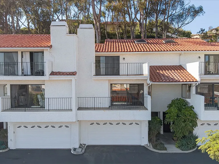 Front of 925 Vallecito Drive, Ventura CA 93001