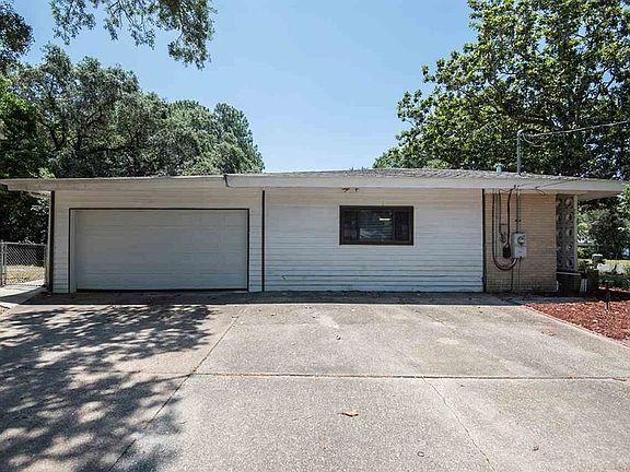 4th image of 201 Poinciana Dr