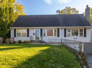 740 Prairie Ave, Naperville, IL 60540