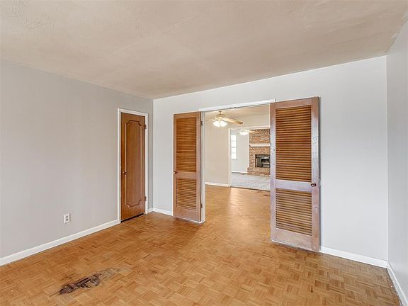3rd image of 3001 Belaire Dr
