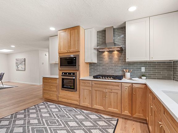 4th image of 1809 Morningside Dr NE