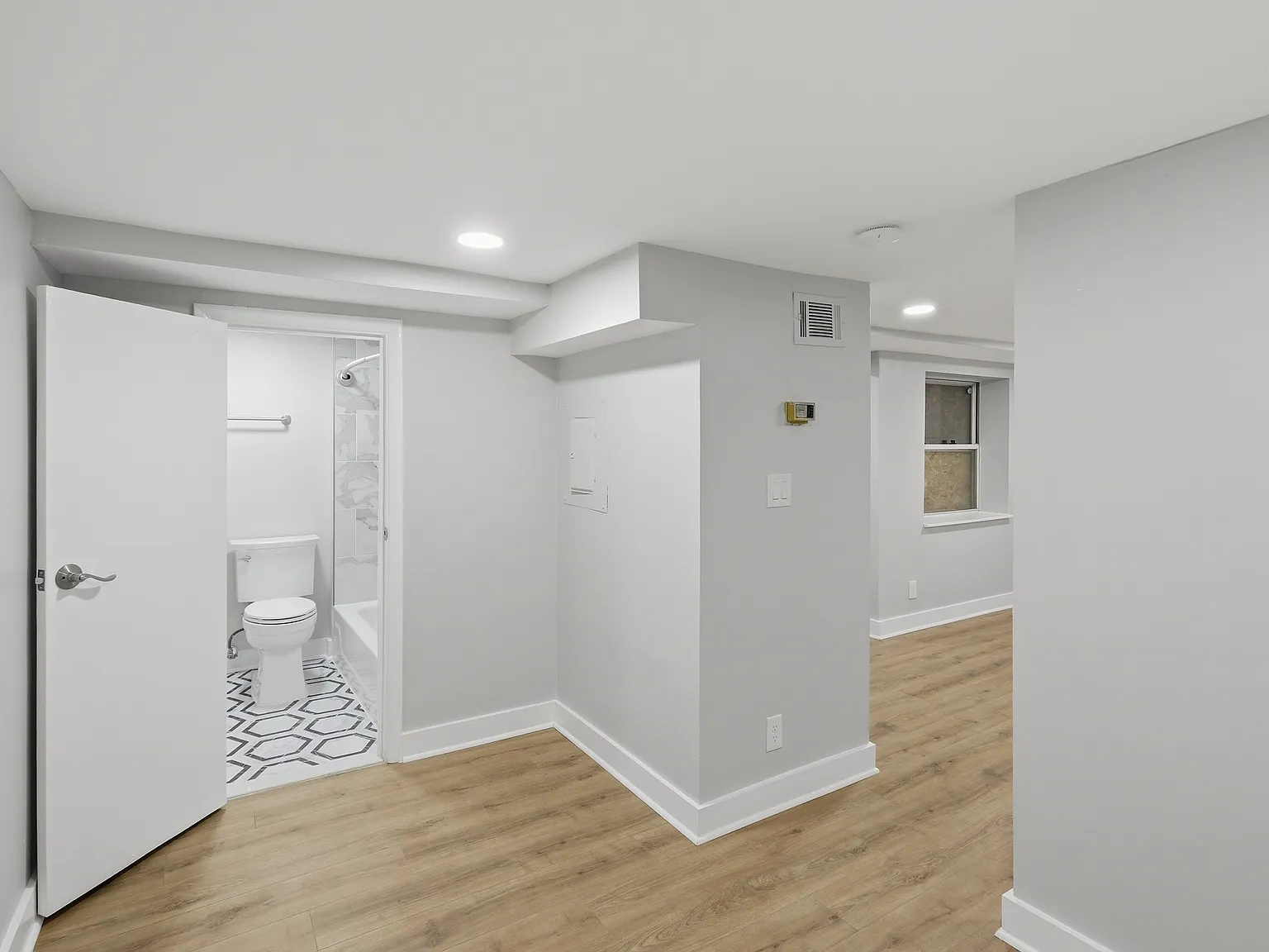 Studio, 450 sqft, $1,500 — Photo 4