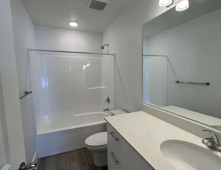 354 W 3085 S — Photo 18