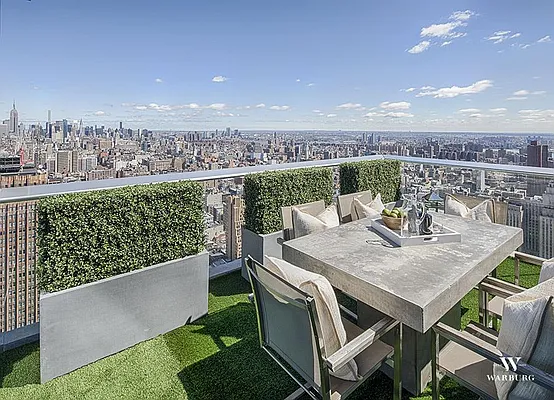 Sold by Warburg | media 32