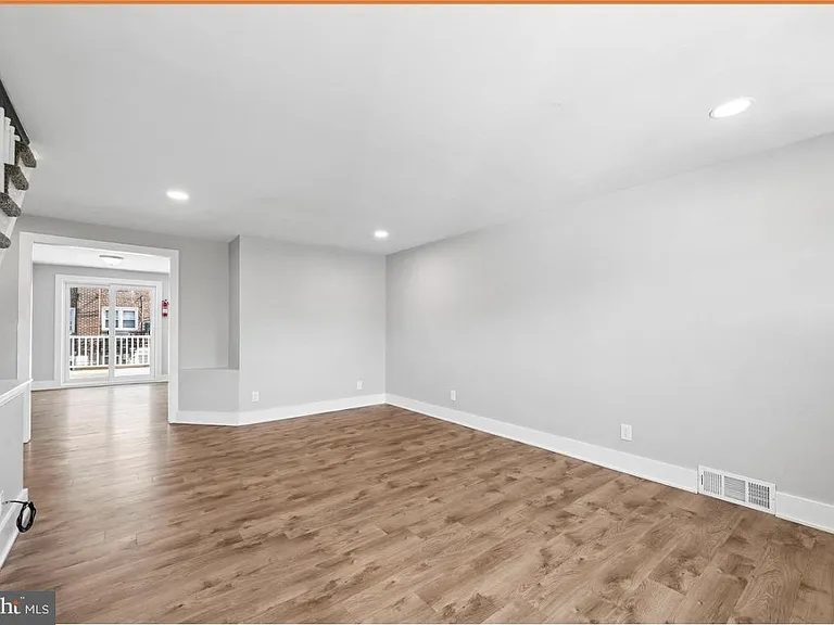 306 Pine St — Photo 2