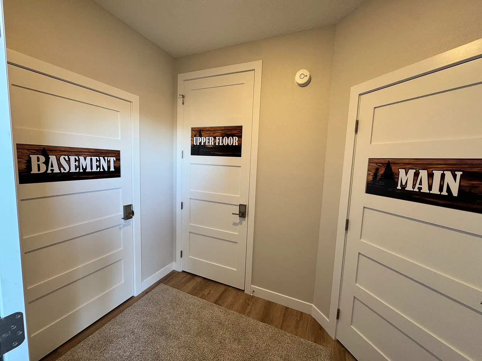6 bed, 6000 sqft, $1,800 — Photo 2