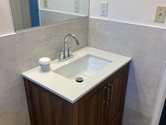 4th image of 2511 S Alma St #4
