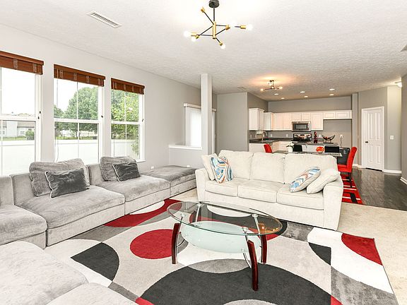 3rd image of 8304 Welder Pl
