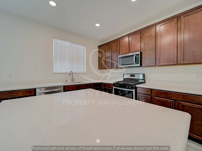 638 Valencia St — Photo 13