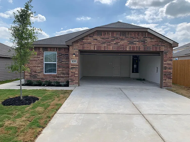 108 N Allington Cir — Photo 2