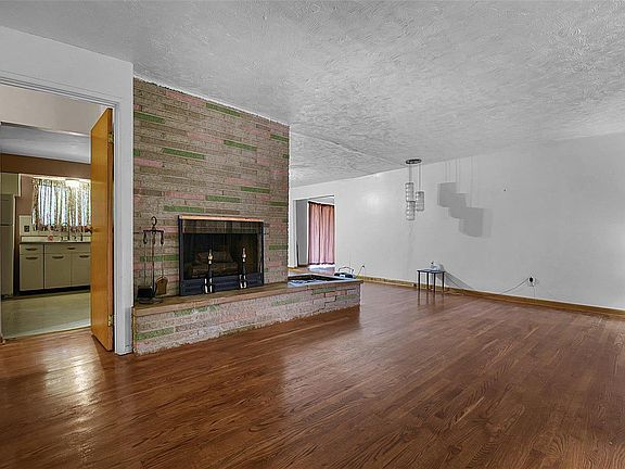 2nd image of 4541 Anderson Ave
