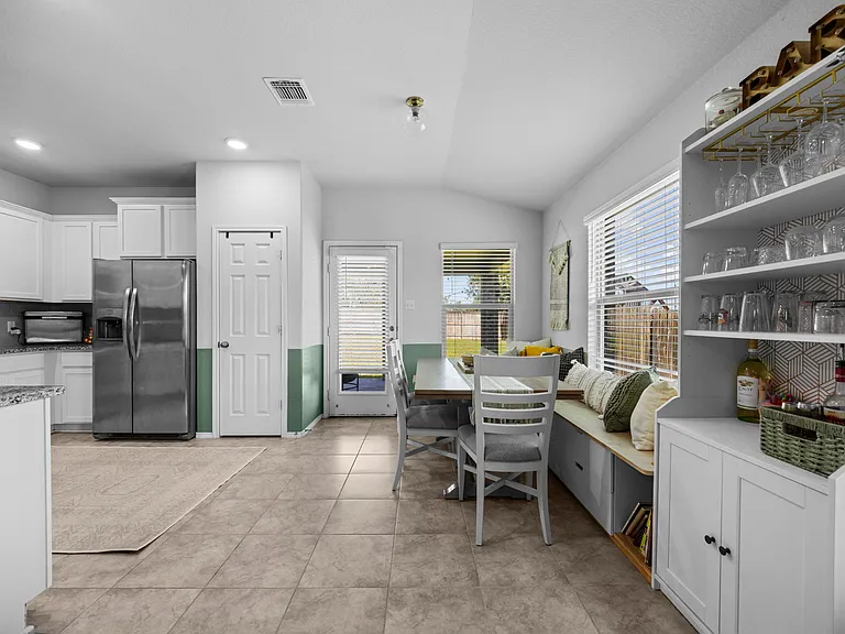 8402 Pleasant Trail Dr — Photo 11