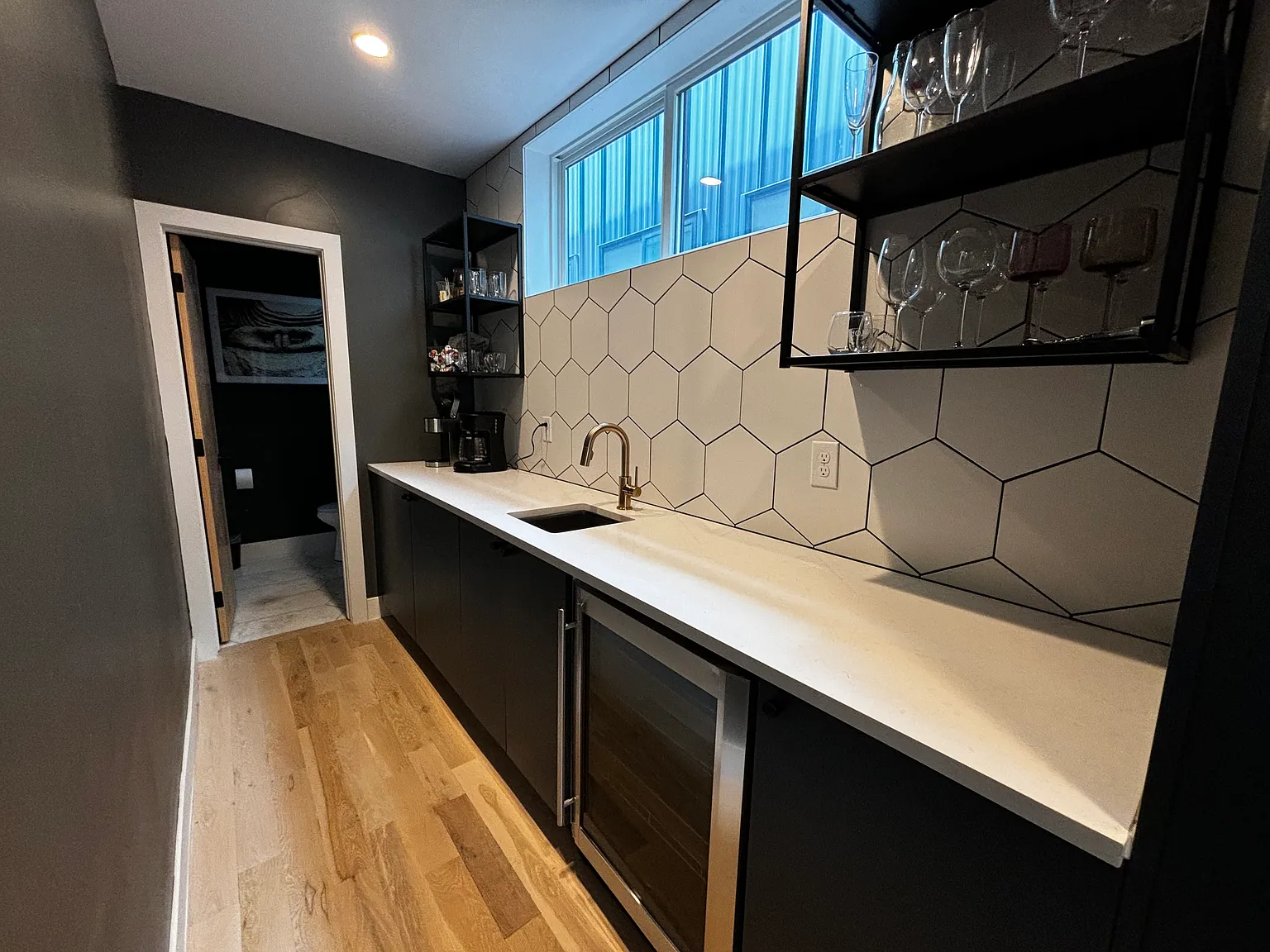 5 bed, 4000 sqft, $7,999 — Photo 3