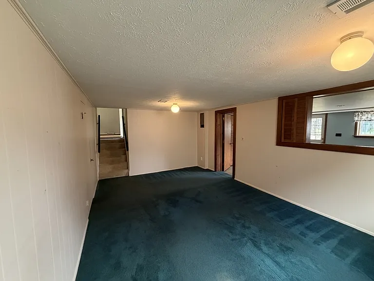 1187 Golden Gate Blvd — Photo 16