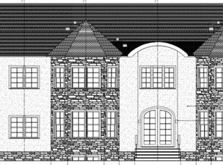 212 W Hobart Gap Rd, Livingston, NJ 07039