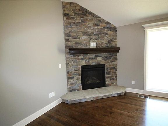 3rd image of 4005 Bennington Dr