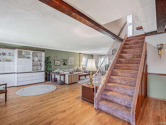 5th image of 144 Blue Spruce Road