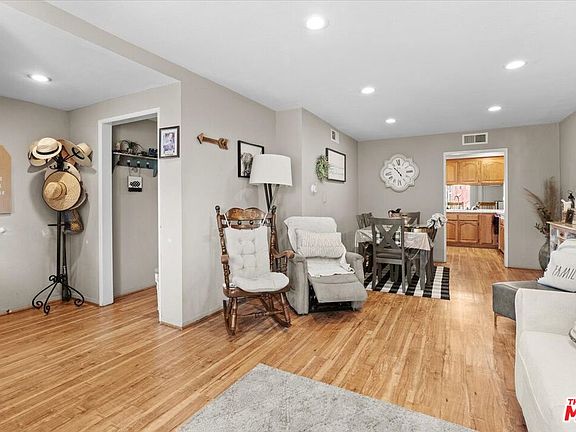 3rd image of 26856 Avenue Of The Oaks