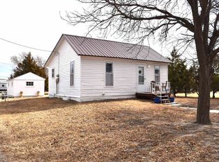216 Colby Ave, Oakley, KS 67748