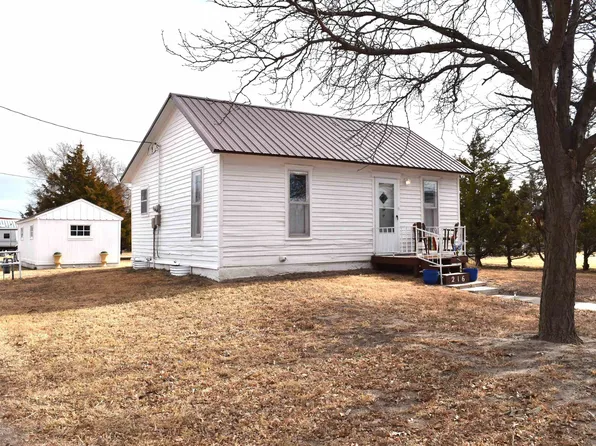 216 Colby Ave, Oakley, KS 67748