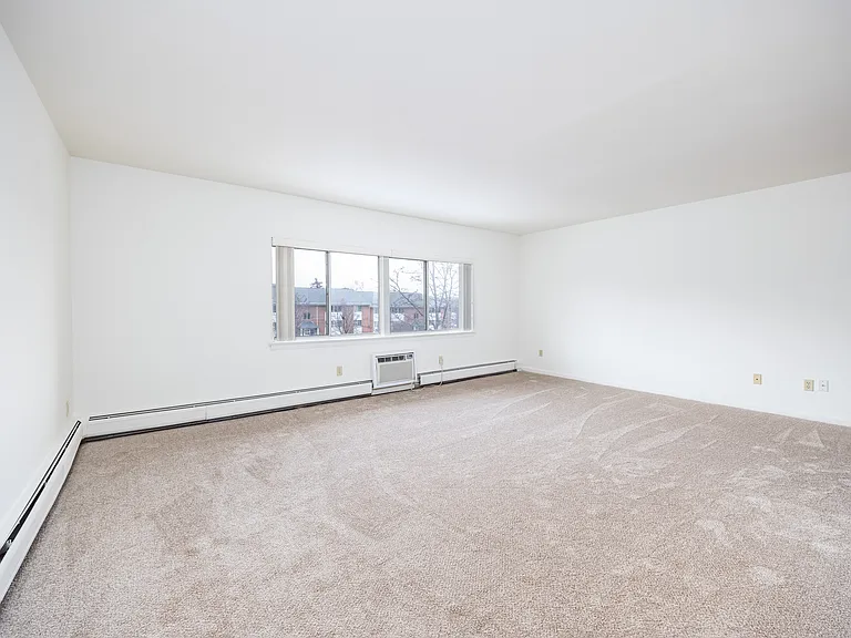 Clintwood Apartments — Photo 38