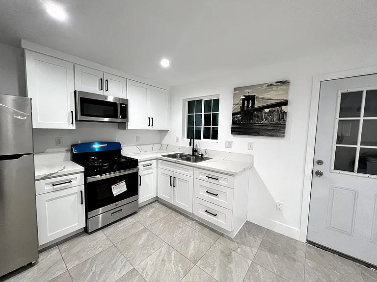 18234 Weddington St — Photo 3