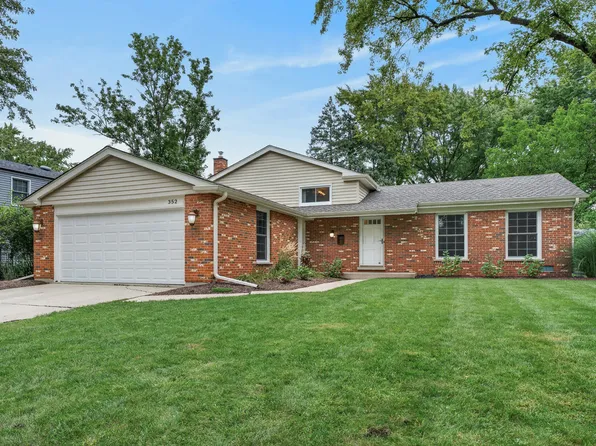 352 Berry Dr, Naperville, IL 60540