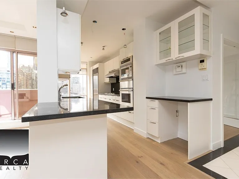 1500 Alberni St #18B — Photo 8