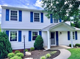 204 Glengarry Dr, Coraopolis, PA 15108
