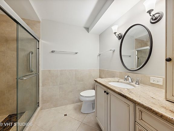 5th image of 401 S Grove Ave APT 2B