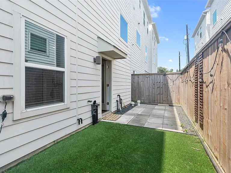 8320 Vista Bella Ln — Photo 3