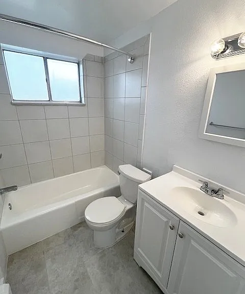 3300 S Clarkson St #203 — Photo 7