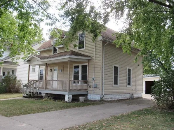 604 New St, Manchester, IA 52057