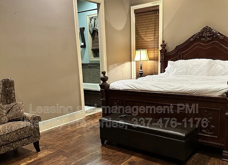 330 Dunvegan Ct — Photo 16