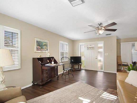 3rd image of 167 Shores Blvd