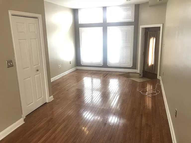 105 W Fort Ave — Photo 5
