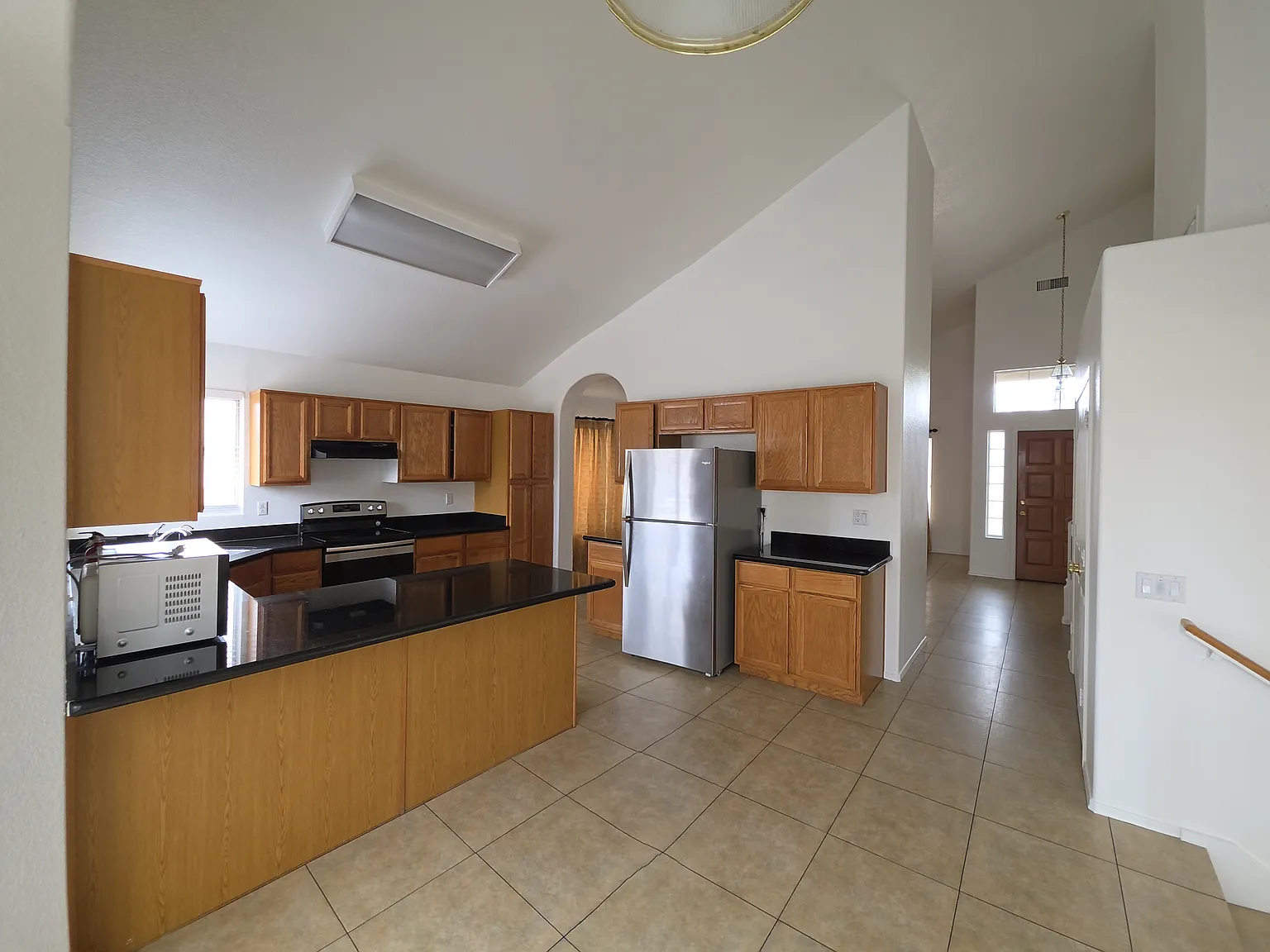 4 bed, 2250 sqft, $2,690 — Photo 3