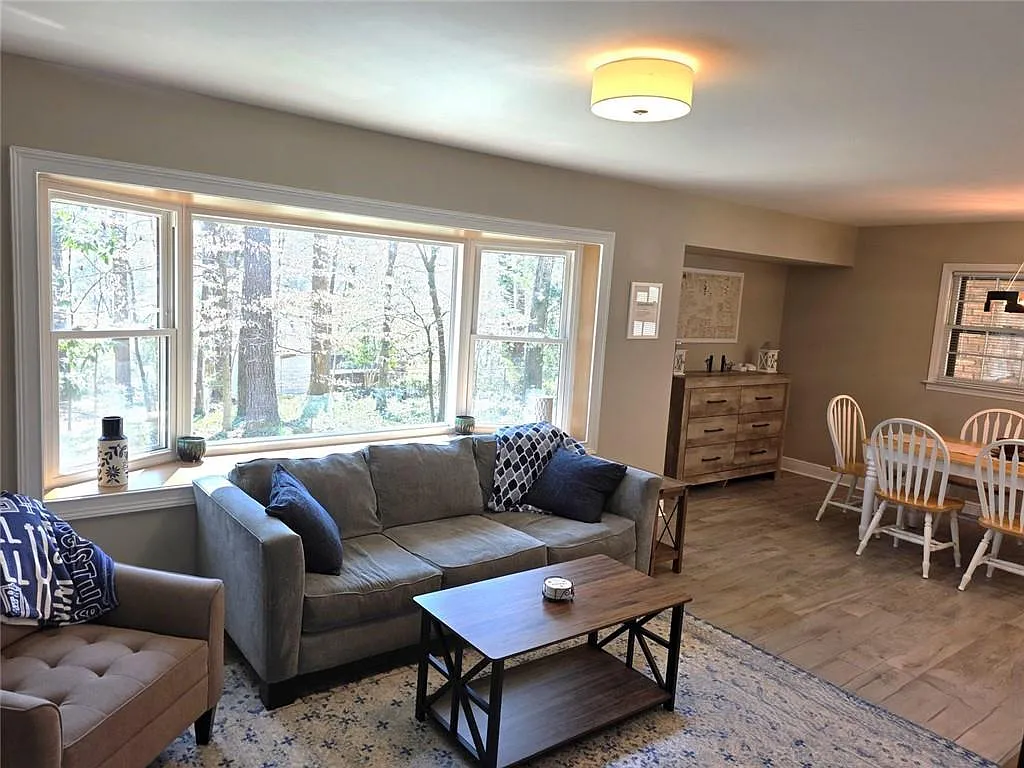 4 bed, 2.5 bath, $3,800 — Photo 2