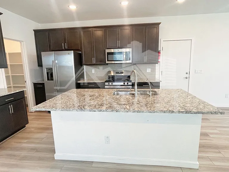 1365 W Bluejay Dr — Photo 6