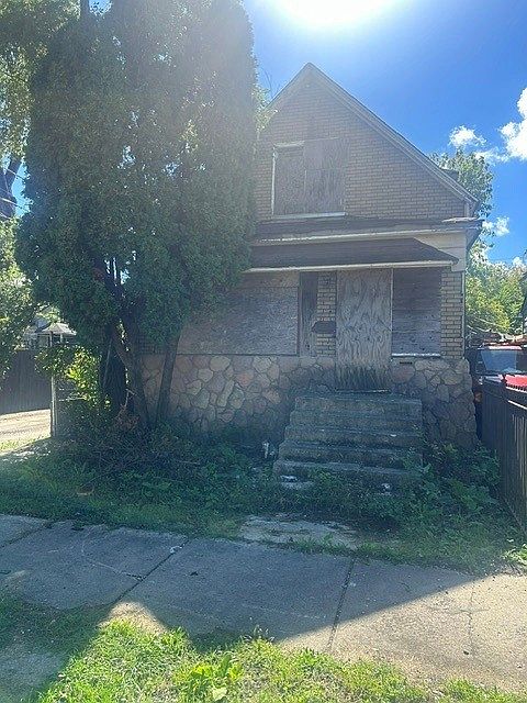 1st image of 15 W 104th Pl