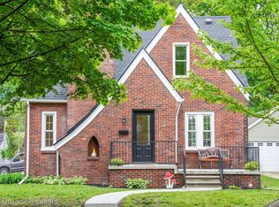 22 Maywood Ave, Pleasant Ridge, MI 48069