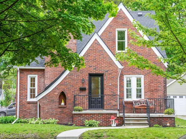 22 Maywood Ave, Pleasant Ridge, MI 48069