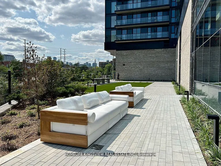 86 Dundas St E #522 — Photo 25
